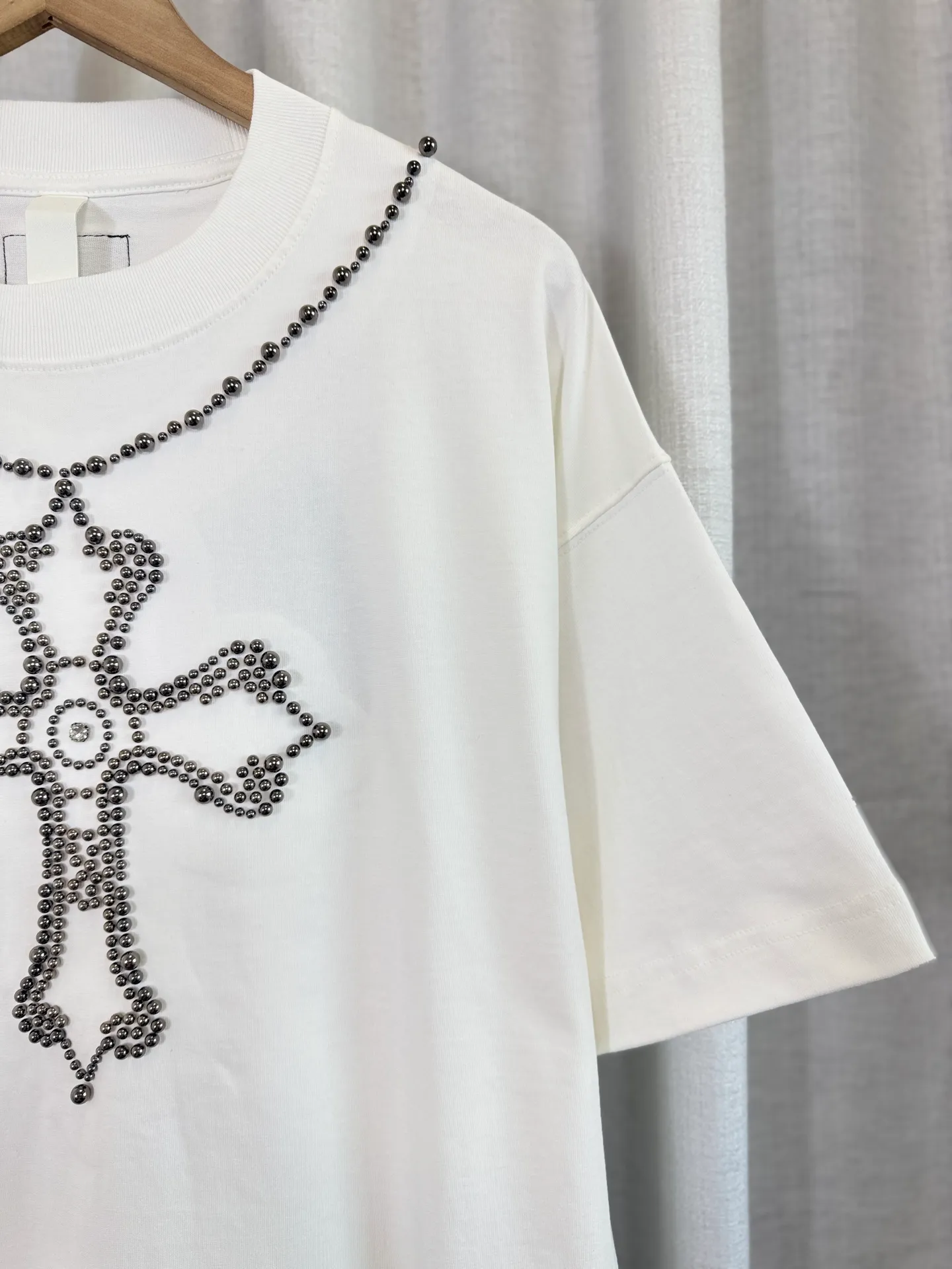 P210 ch high version Chrome Hearts 2025 spring and summer new horseshoe cross printed pearl compass short-sleeved T-shirt, fabric: 26 double yarns, 320 grams weight, pearl necklace Printing process: pearl necklace Color: black white Size: S M L XL Style number: 5168